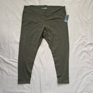 Wild Fable Green Leggings Stretchy Streamlined Design
